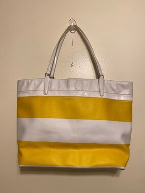 Coach white & yellow tote bag . No A1420-30511 White & Yellow Striped Tote Bag